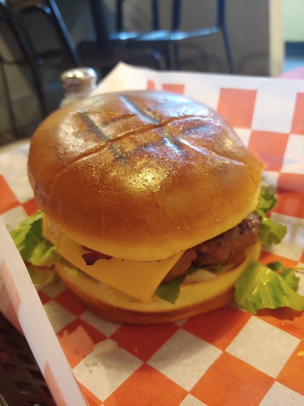 The Huddle Restaurant | restaurant | 817 W Lincoln Hwy, DeKalb, IL 60115, USA | 8157588899 OR +1 815-758-8899