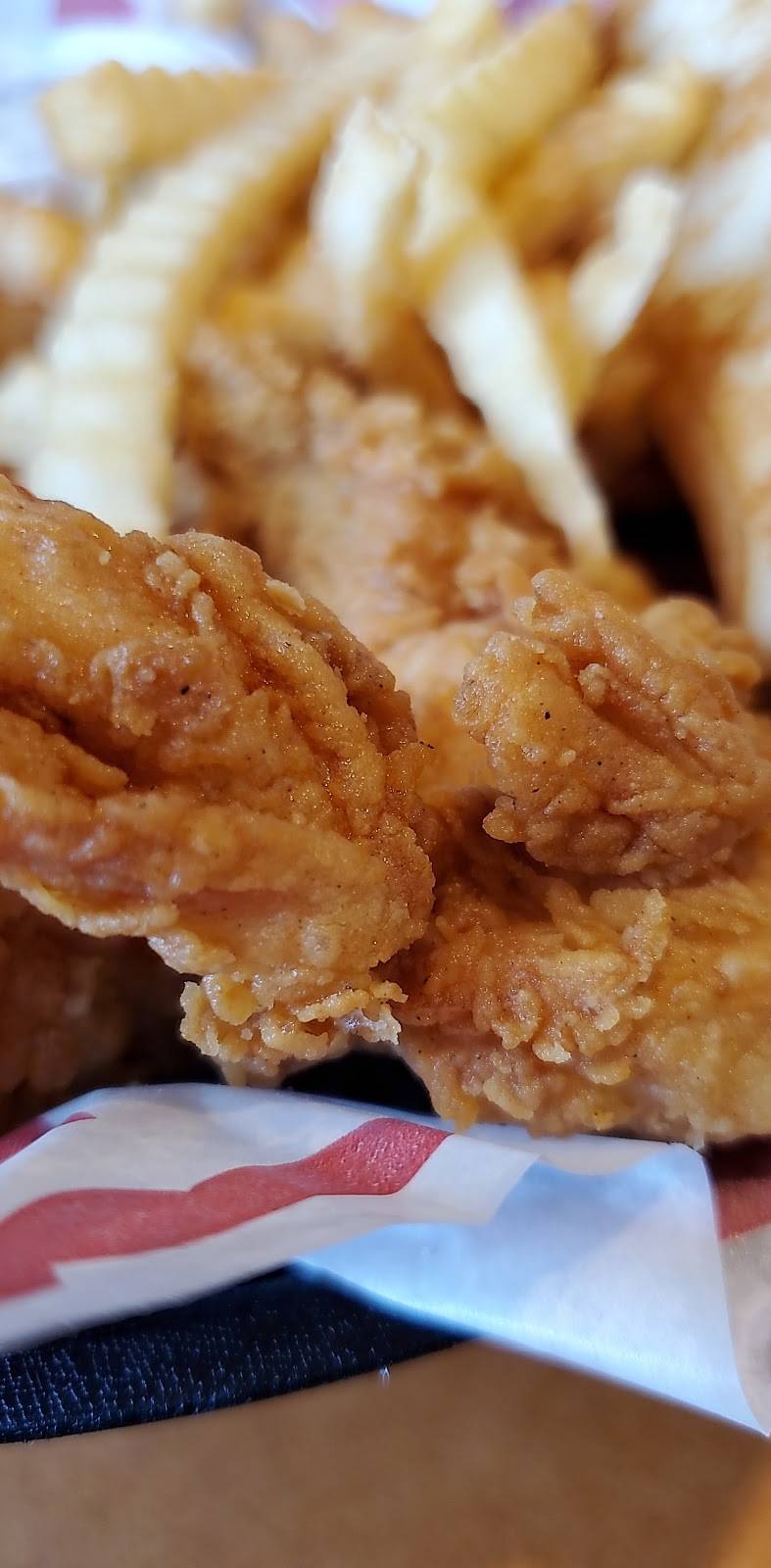 Raising Canes Chicken Fingers | meal takeaway | 6645 S Parker Rd, Centennial, CO 80016, USA | 3036931289 OR +1 303-693-1289