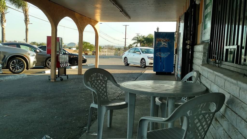 A J Market Taqueria Y Carniceria | restaurant | 10982 Cedar Ave, Bloomington, CA 92316, USA | 9095620922 OR +1 909-562-0922