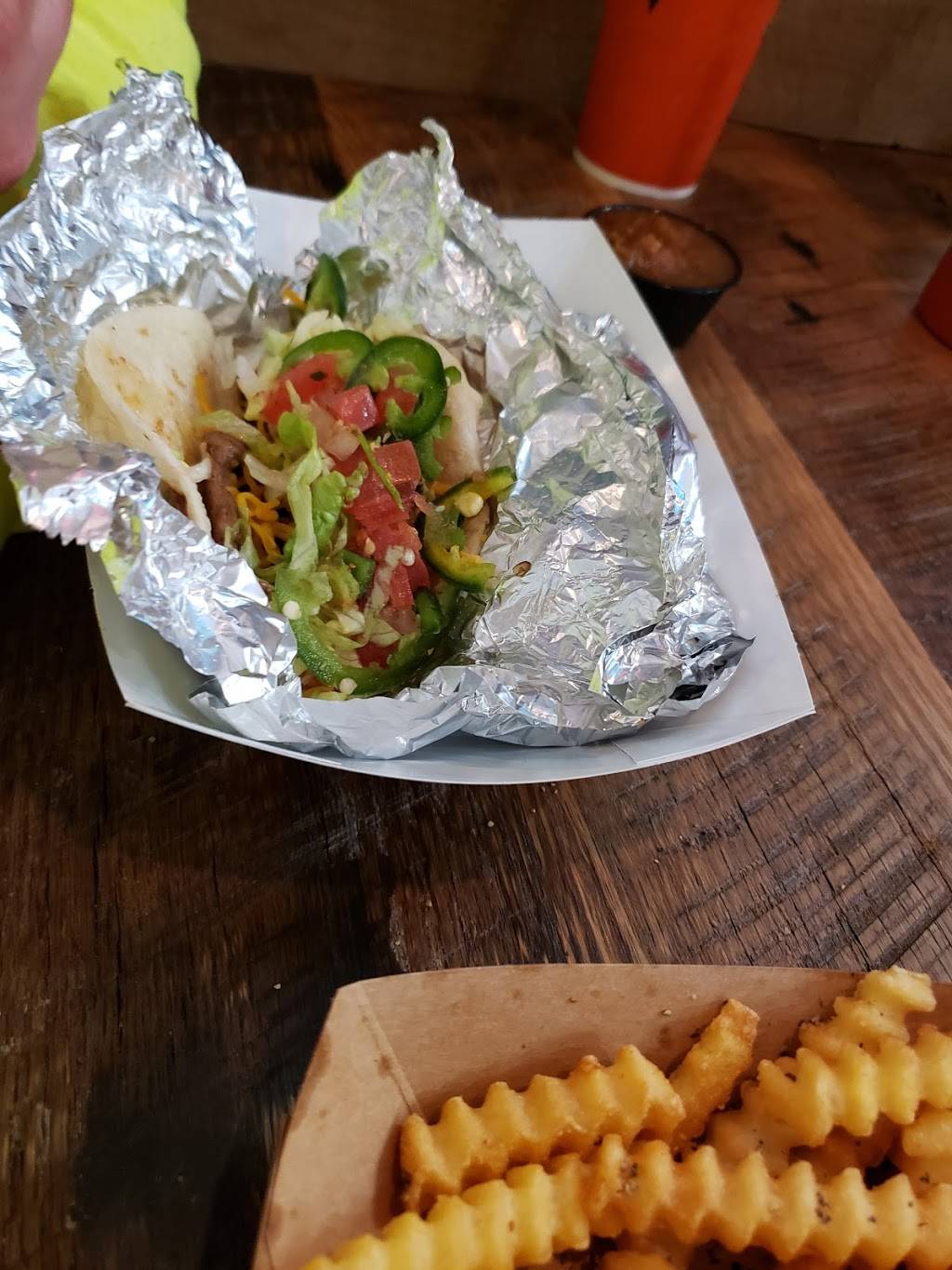 Taco Garage | restaurant | 2901 Mall Rd, Florence, AL 35630, USA | 2563670999 OR +1 256-367-0999