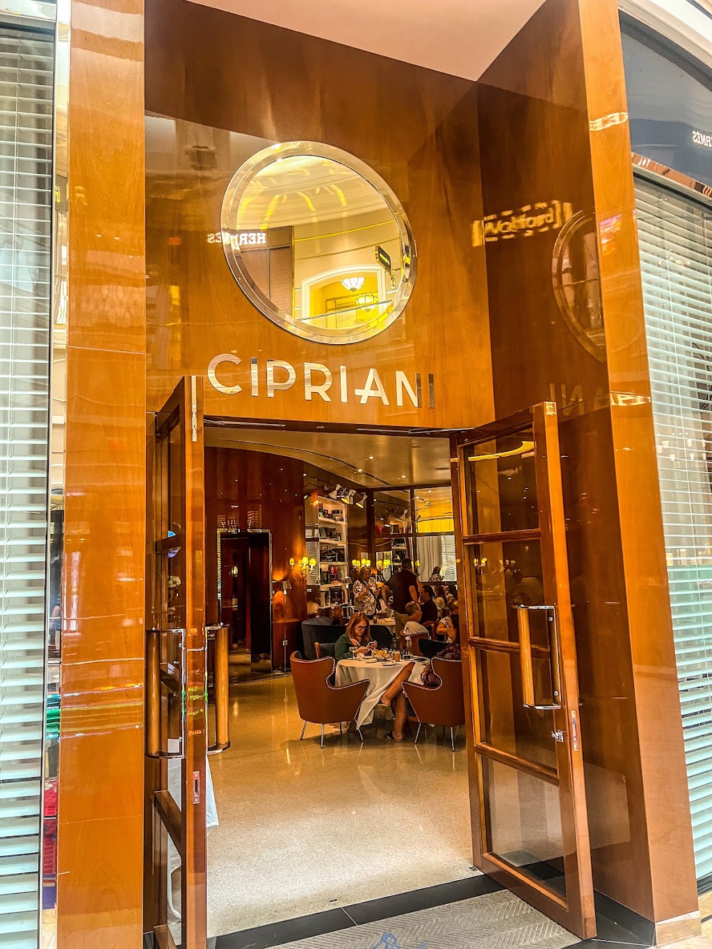 Cipriani | restaurant | 3131 S Las Vegas Blvd, Las Vegas, NV 89109, USA | 7027707390 OR +1 702-770-7390