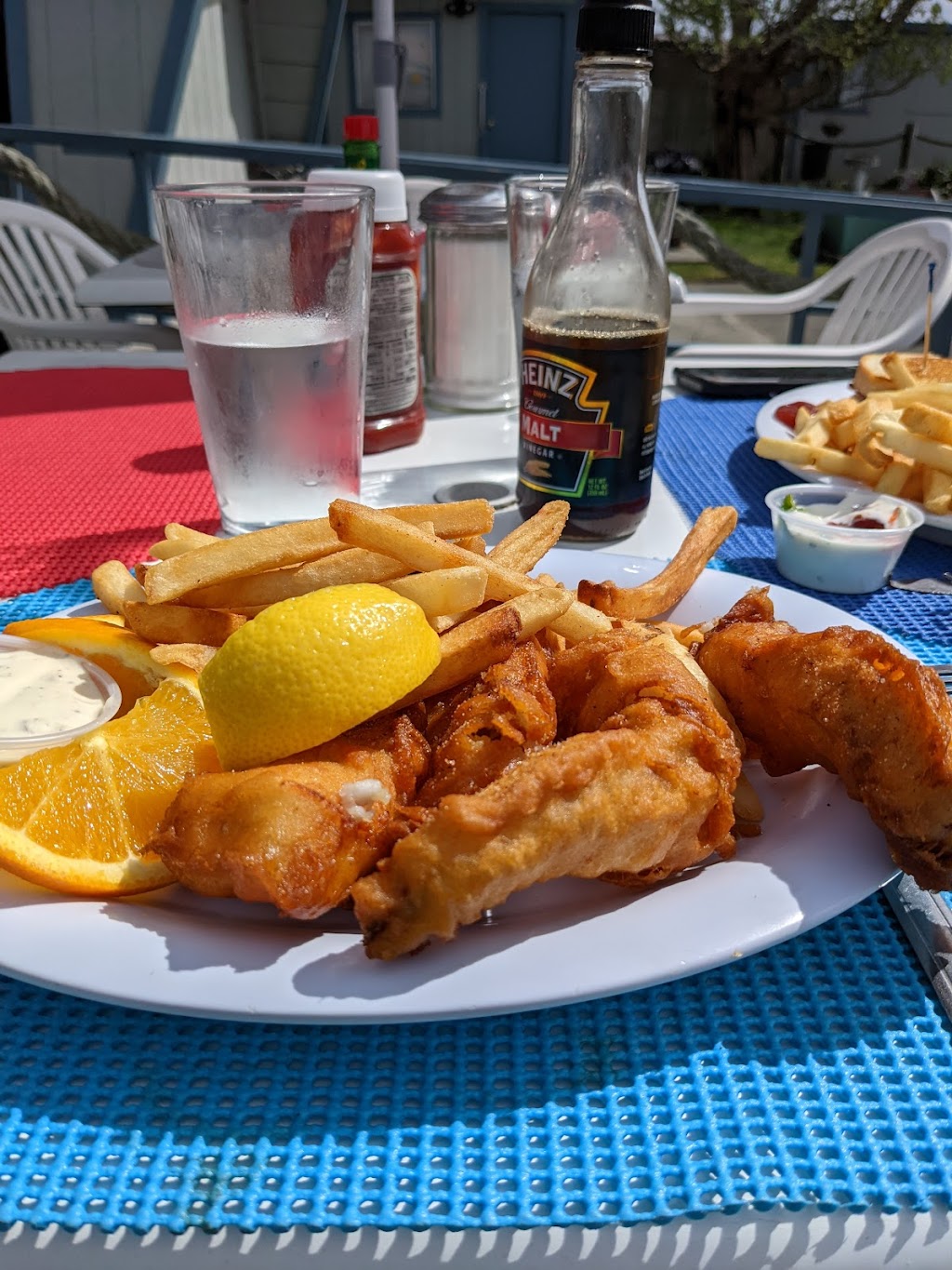 Gills By the Bay | restaurant | 77 Halibut Ave, Eureka, CA 95503, USA | 7074422554 OR +1 707-442-2554