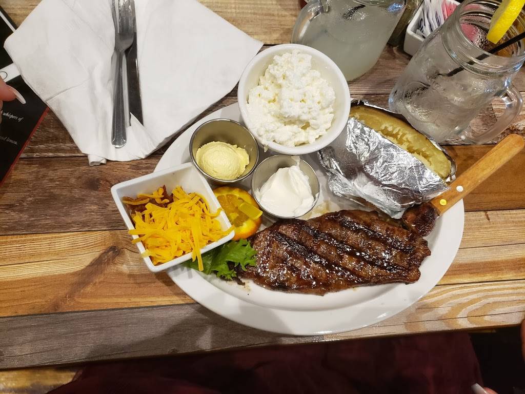 The Whiskey Barrel | restaurant | 325 E Main St, Galesburg, IL 61401, USA | 3092974531 OR +1 309-297-4531