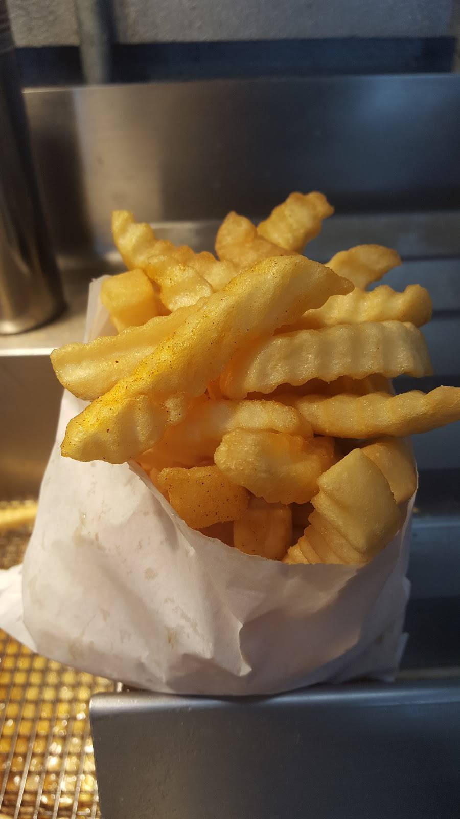 Super Burger Drive-in | restaurant | 611 1st St, Gilroy, CA 95020, USA | 4087672146 OR +1 408-767-2146