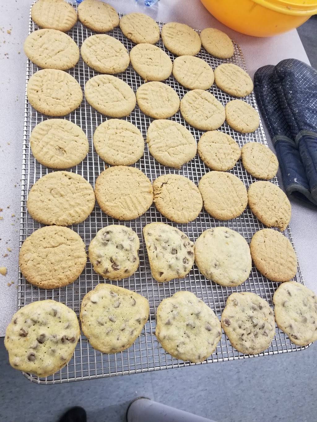 Rox,s family diner | restaurant | 2nd St, Lincoln, MI 48742, USA | 9893354445 OR +1 989-335-4445