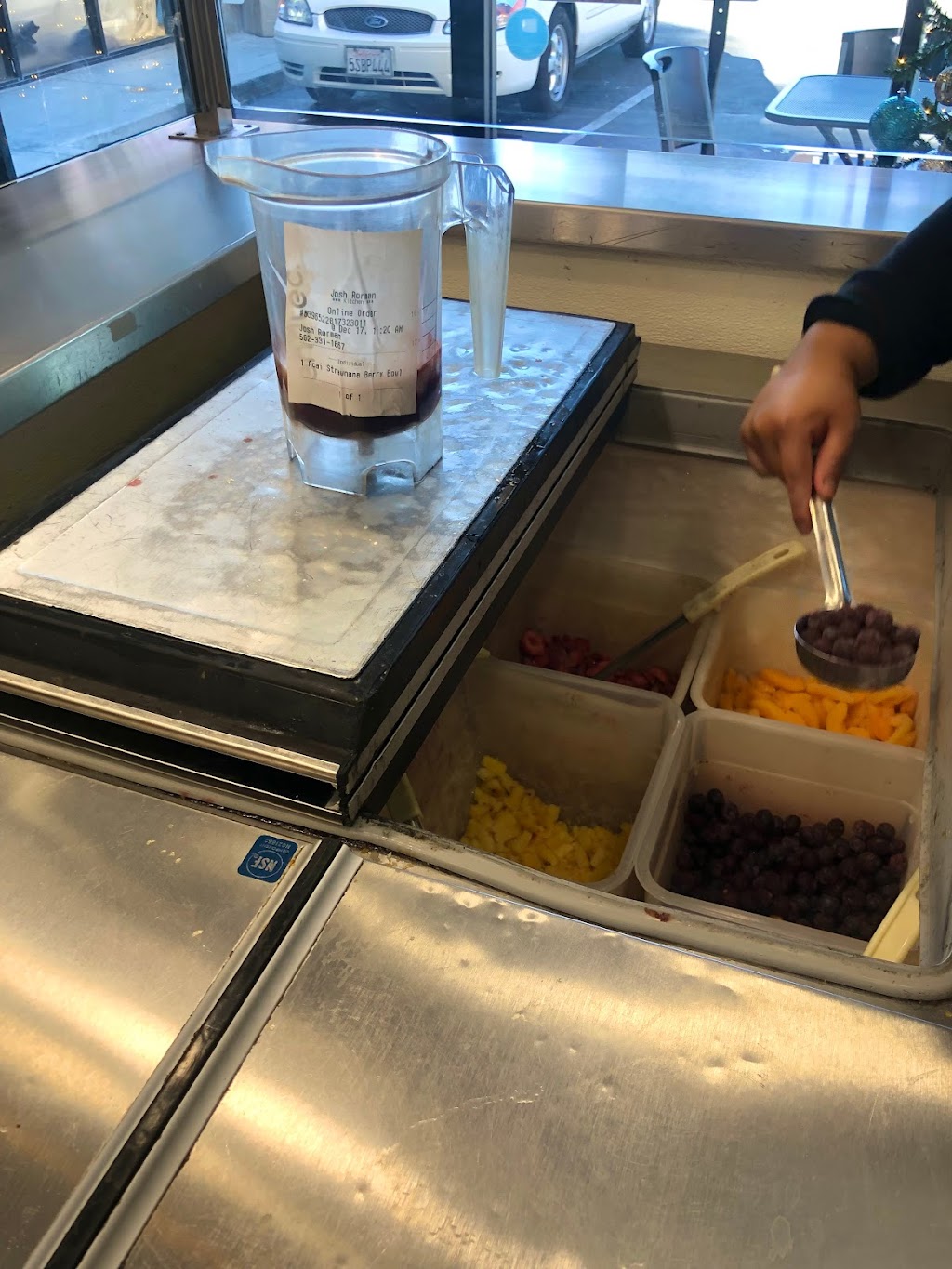 Robeks Fresh Juices & Smoothies | restaurant | 4547 E Pacific Coast Hwy, Long Beach, CA 90804, USA | 5629618484 OR +1 562-961-8484