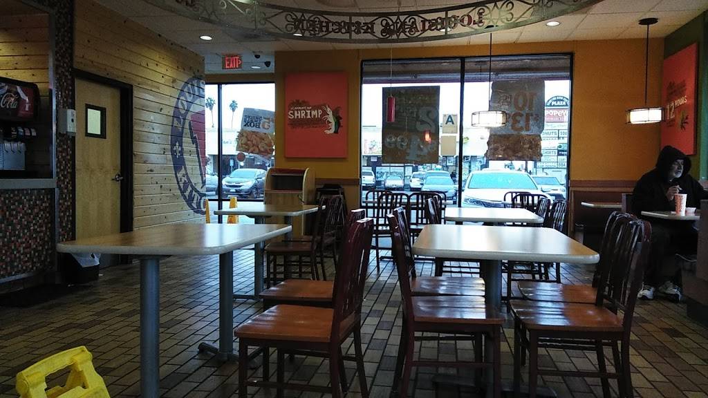 Popeyes Louisiana Kitchen | restaurant | 300 W Compton Blvd, Compton, CA 90220, USA | 3106698417 OR +1 310-669-8417