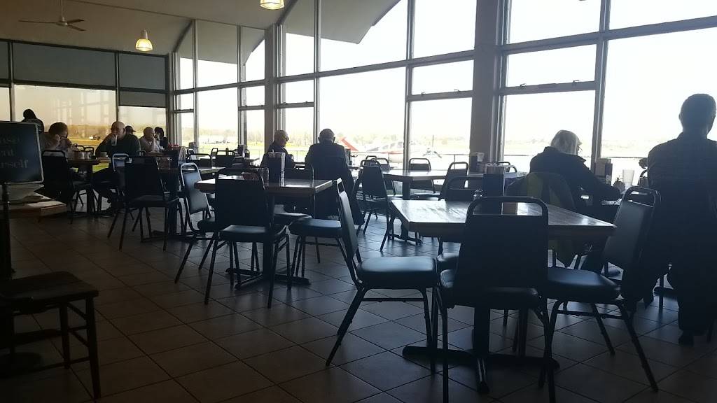 Airport Restaurant & Spirits | restaurant | 3608 Wildwood Ave, Jackson, MI 49202, USA | 5177833616 OR +1 517-783-3616