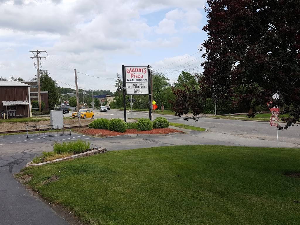 Giannis Pizza Family Restaurant | restaurant | 19 Charron Ave, Nashua, NH 03063, USA | 6038838228 OR +1 603-883-8228