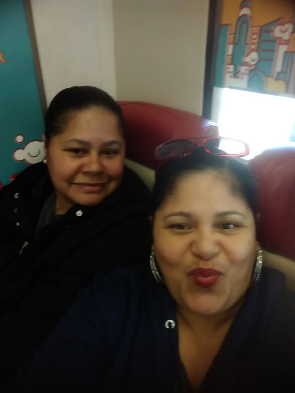 East Maine Fish & Chips | restaurant | 312 Putnam St, Bridgeport, CT 06608, USA | 2033665561 OR +1 203-366-5561