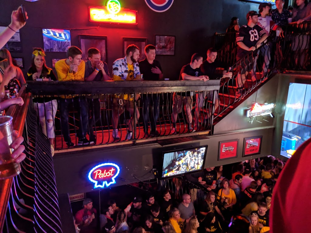 DCs Sports Bar | restaurant | 124 S Dubuque St, Iowa City, IA 52240, USA | 3193150690 OR +1 319-315-0690