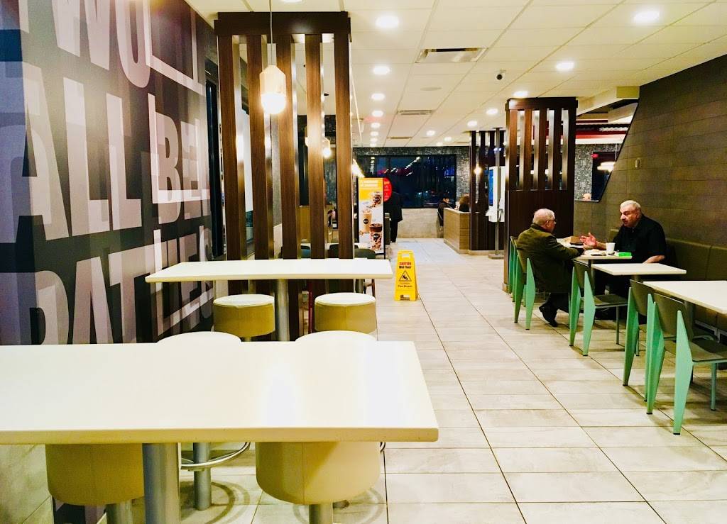 McDonalds | cafe | 8460 Dempster Street, Niles, IL 60714, USA | 8472991000 OR +1 847-299-1000