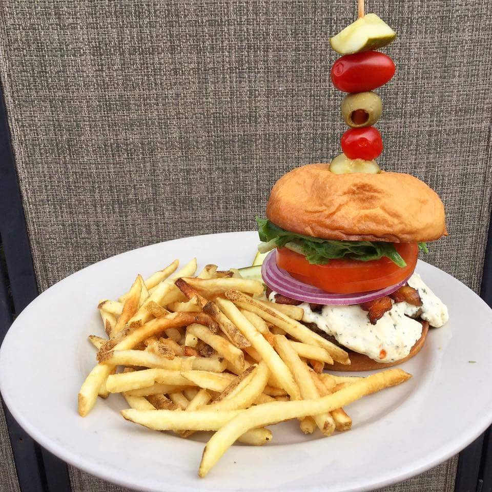 Handsome Henrys | restaurant | 3065 Henry St, Muskegon, MI 49441, USA | 2317478583 OR +1 231-747-8583