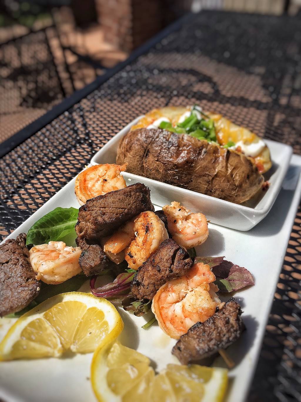 Chez Marilyn | night club | 119 W 3rd St, Alton, IL 62002, USA | 6184658071 OR +1 618-465-8071