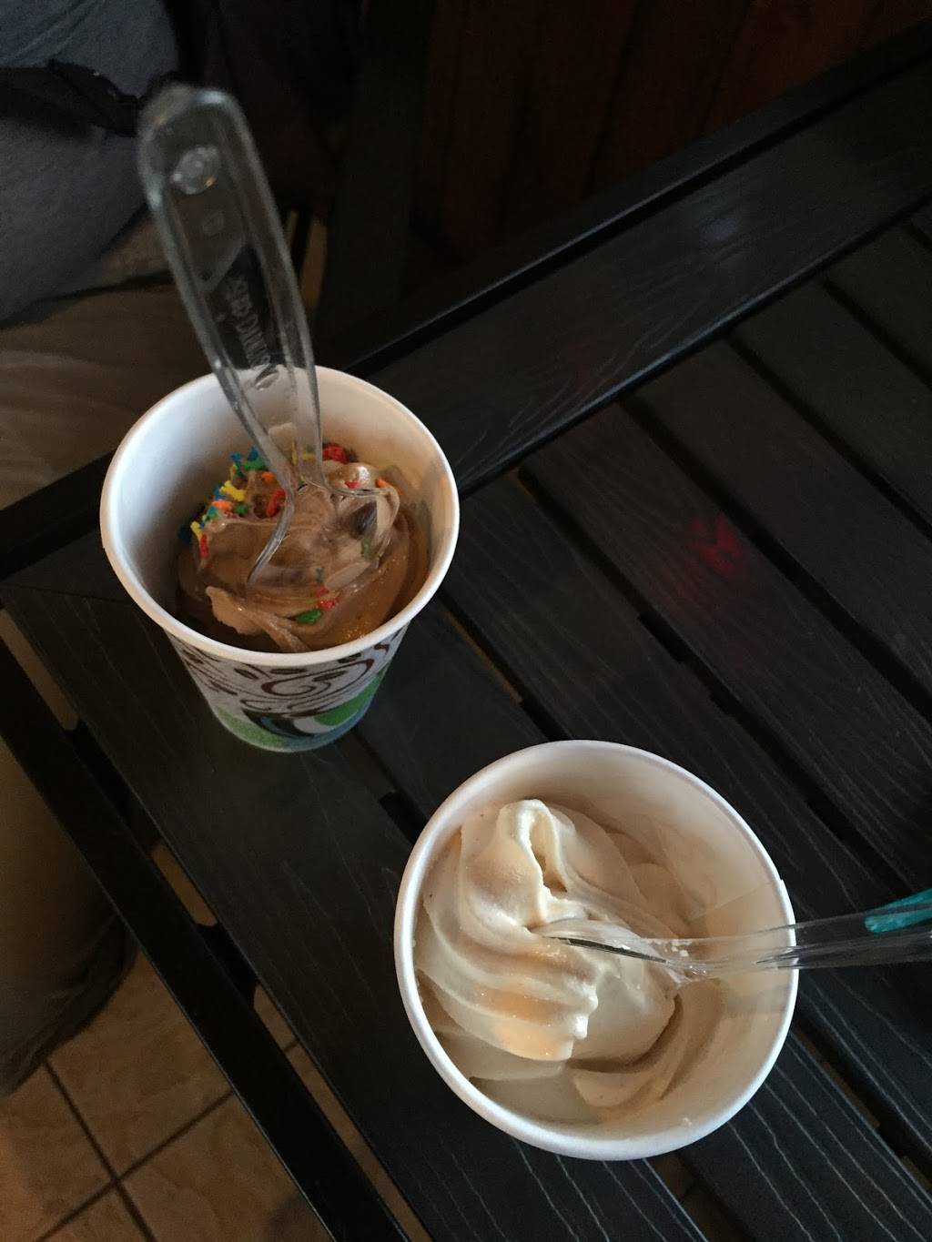 Lakewood Cafe | cafe | 13451 Riverside Dr E, Windsor, ON N8N 2M8, Canada | 5195516889 OR +1 519-551-6889