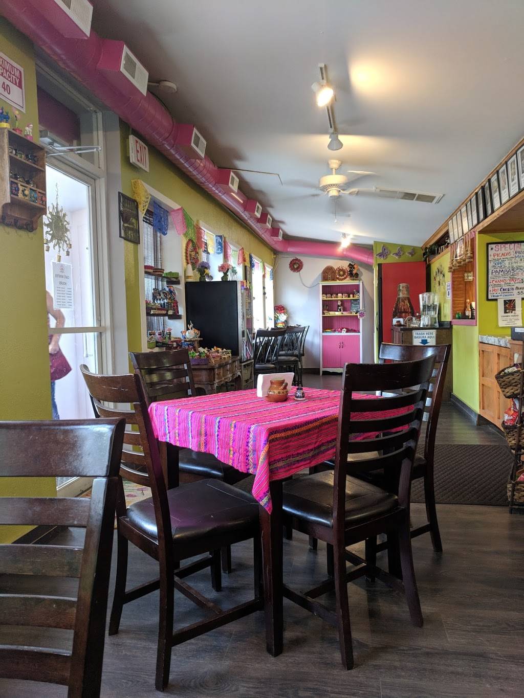 Coyas Cafe | restaurant | 4320 4th Ave, Moline, IL 61265, USA | 3097497626 OR +1 309-749-7626