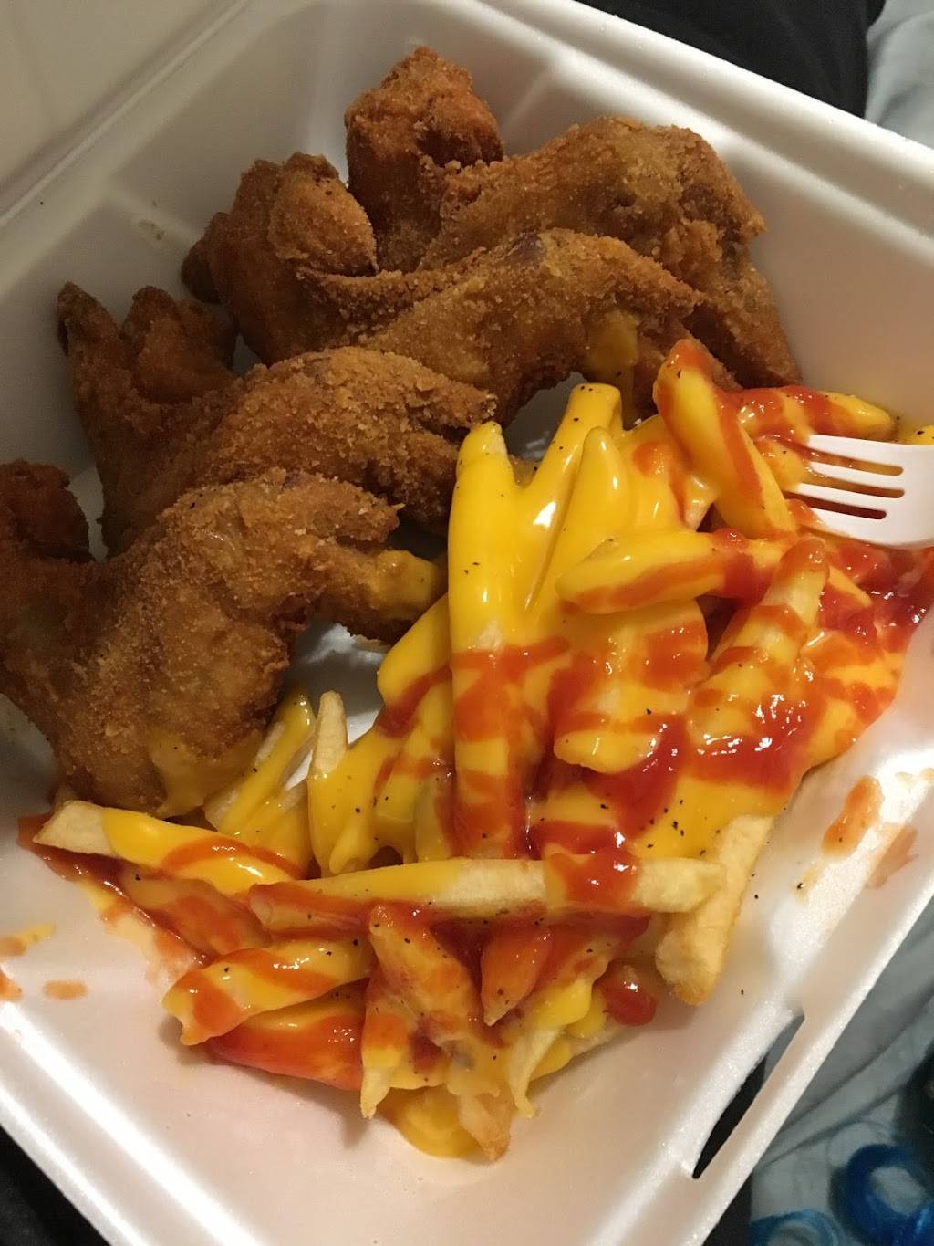 Lee Seafood | restaurant | 823 Kerlin St, Chester, PA 19013, USA | 6104478780 OR +1 610-447-8780