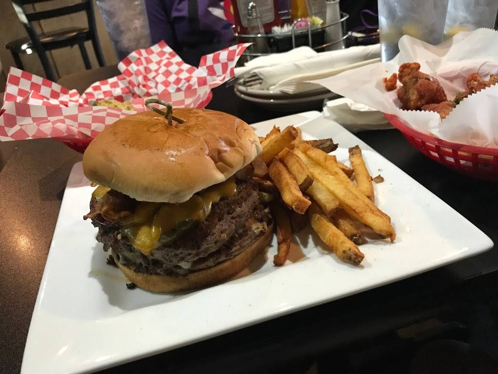 Chilis Grill & Bar | meal takeaway | 6350 North Fwy, Fort Worth, TX 76137, USA | 8172325515 OR +1 817-232-5515