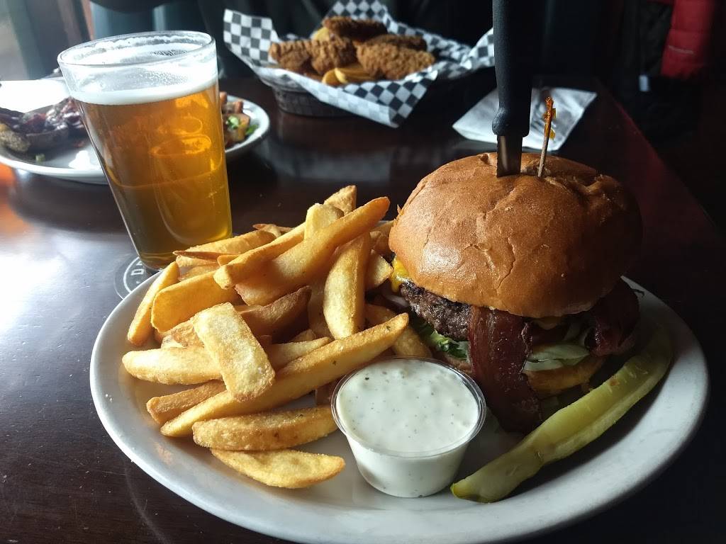 Hankos Sports Bar & Grill | restaurant | 4 Monroe Pkwy F, Lake Oswego, OR 97035, USA | 5036977819 OR +1 503-697-7819