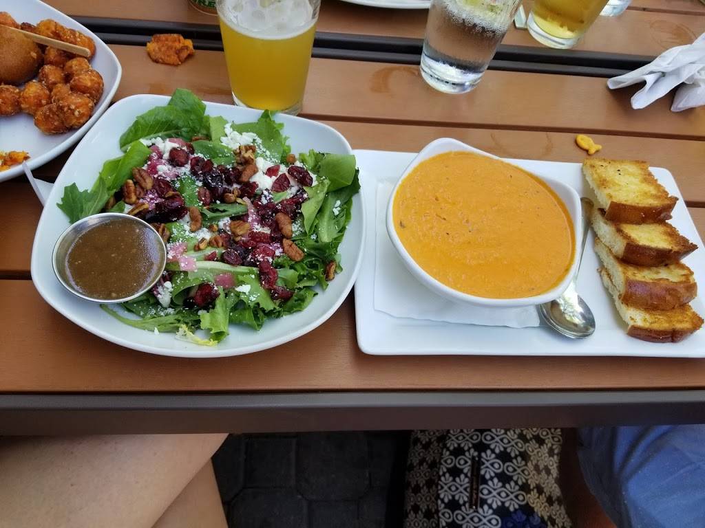 Blind Pig Pub | restaurant | 214 Linden St, Fort Collins, CO 80524, USA | 9704939197 OR +1 970-493-9197