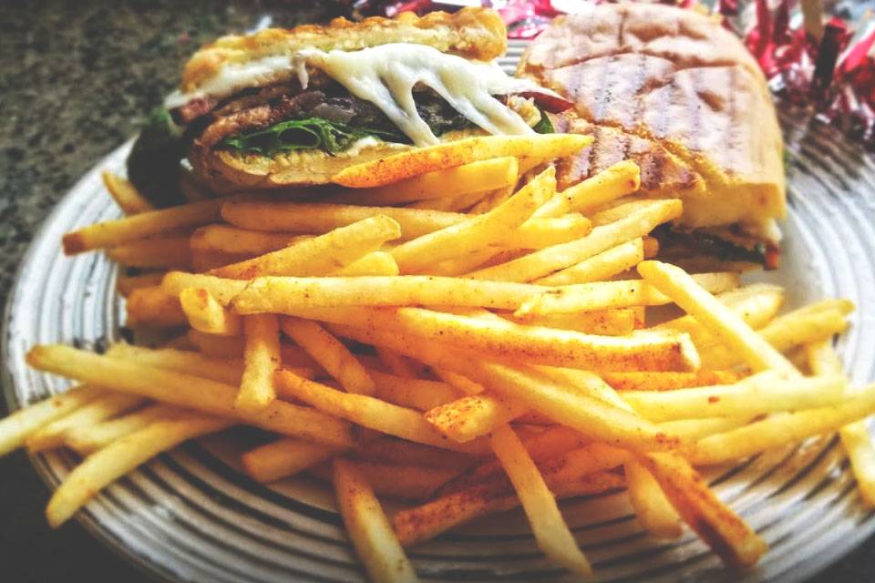 Rockys Kitchen | cafe | 1005 Center Dr, Pittsburg, CA 94565, USA | 9253022214 OR +1 925-302-2214