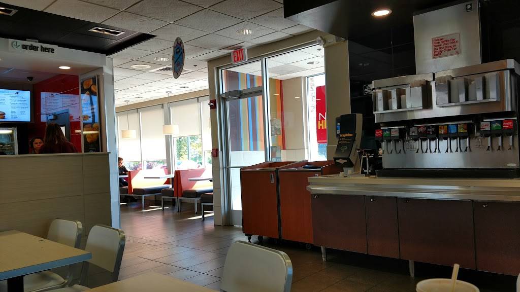 McDonalds | cafe | 3900 E Main St, St. Charles, IL 60174, USA | 6304436015 OR +1 630-443-6015