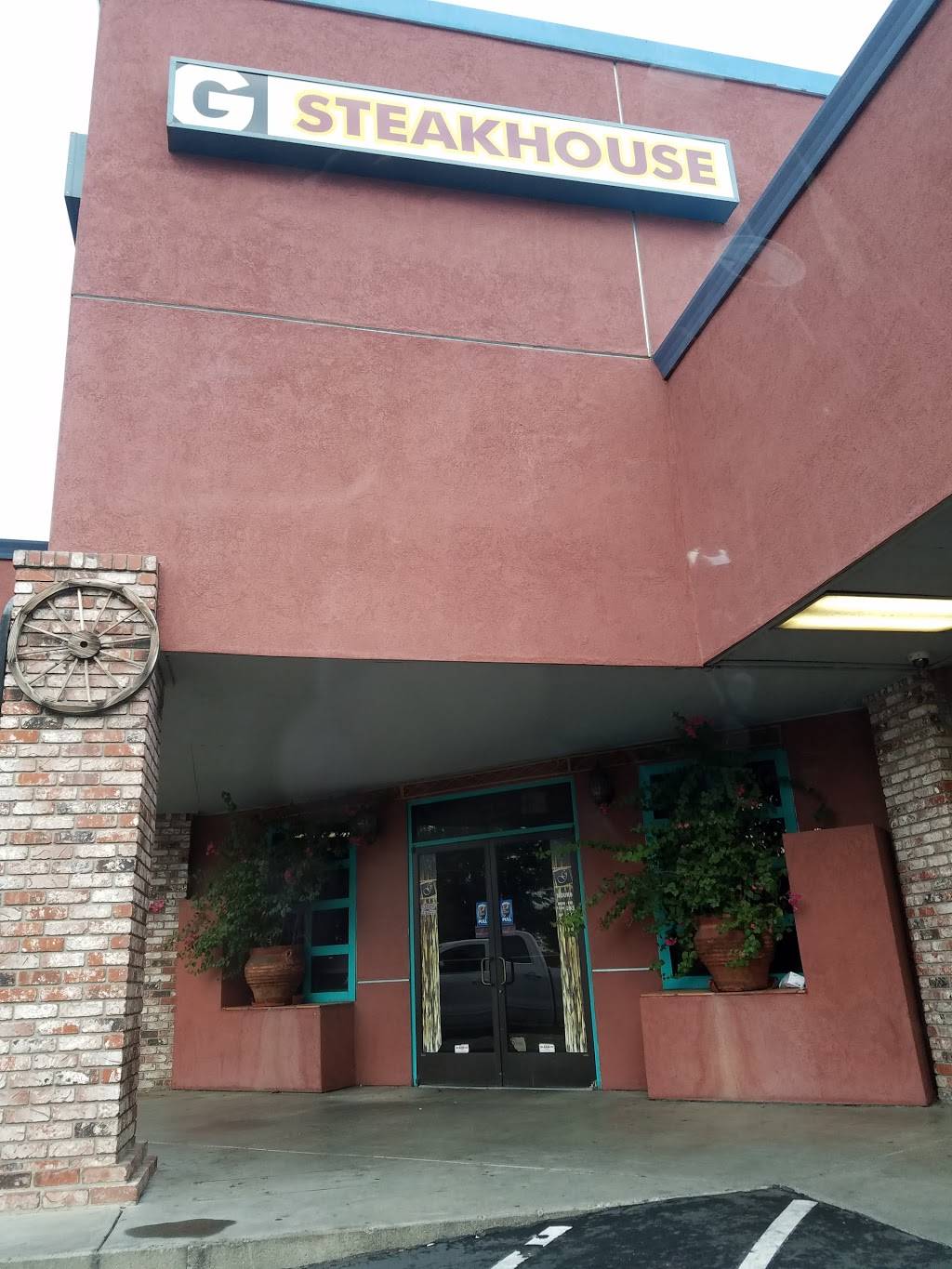 Georges Steakhouse Bar & Grill | restaurant | 1001 Kansas Ave, Modesto, CA 95351, USA | 2095244353 OR +1 209-524-4353