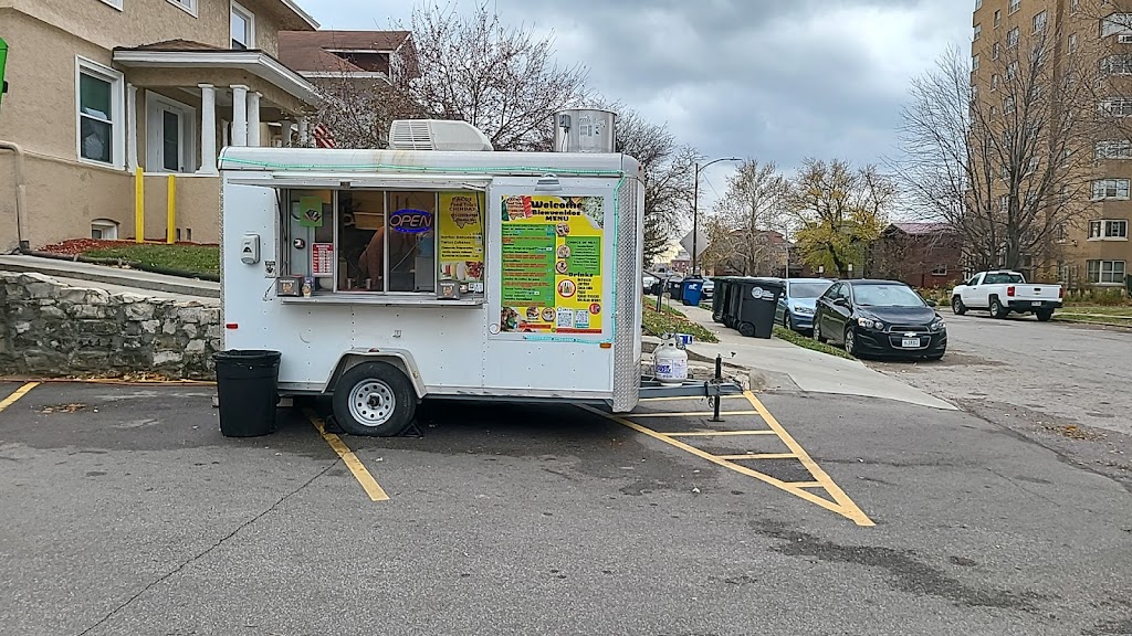 Food truck tacos chihuas | restaurant | 1958 S 13th St, Omaha, NE 68108, USA | 7123556960 OR +1 712-355-6960