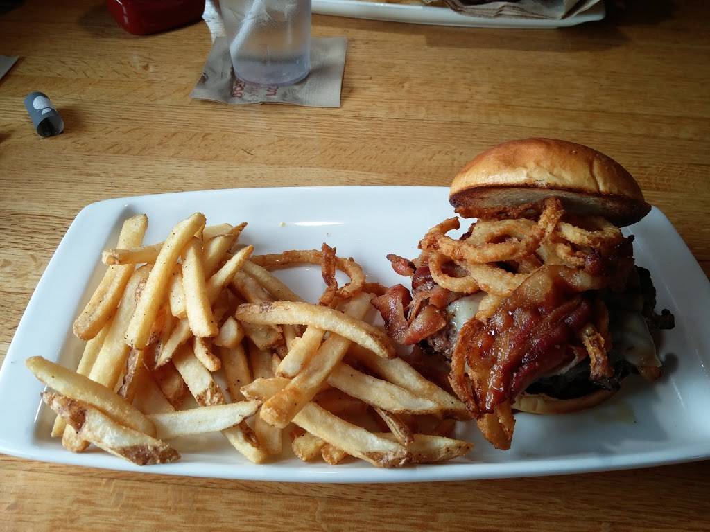 Applebees Grill + Bar | restaurant | 2510 W Washington St, West Bend, WI 53095, USA | 2623061068 OR +1 262-306-1068