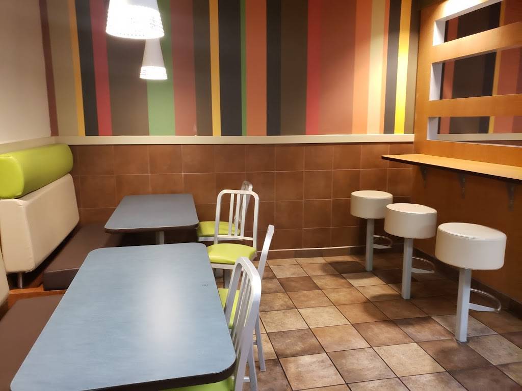 McDonalds | cafe | 14670 SW 8th St, Miami, FL 33184, USA | 3052284343 OR +1 305-228-4343