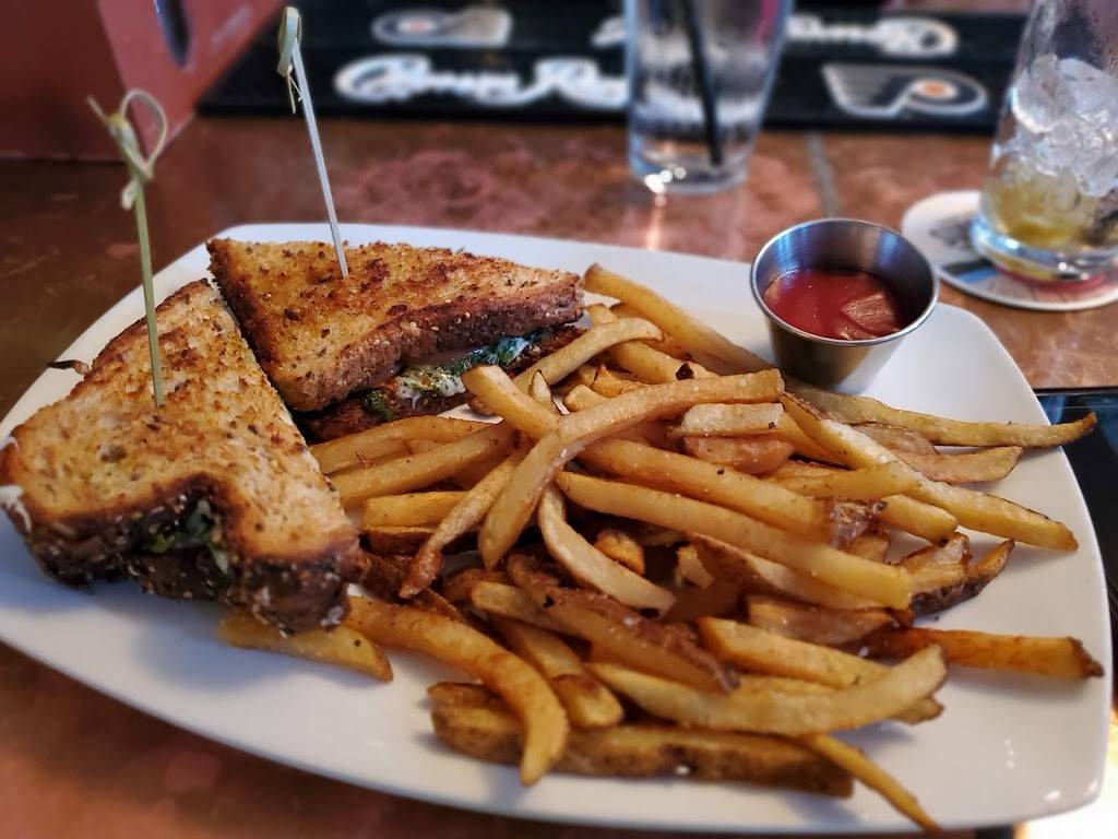 Con Murphys Irish Pub | restaurant | 1700 Benjamin Franklin Pkwy, Philadelphia, PA 19103, USA | 2676871128 OR +1 267-687-1128