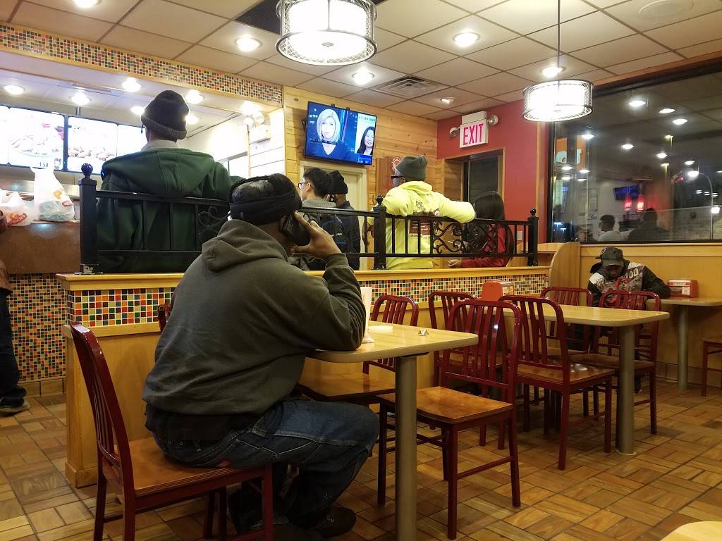 Popeyes Louisiana Kitchen | restaurant | 3204 S Ashland Ave, Chicago, IL 60608, USA | 7732542200 OR +1 773-254-2200