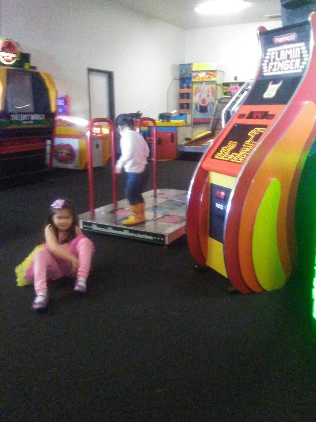 Rockys Pizza Arcade | restaurant | 2858 Niles St, Bakersfield, CA 93306, USA | 6618437909 OR +1 661-843-7909