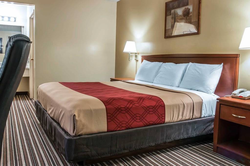 Econo Lodge | restaurant | 139 Ampey Rd, Paw Paw, MI 49079, USA | 2696572578 OR +1 269-657-2578