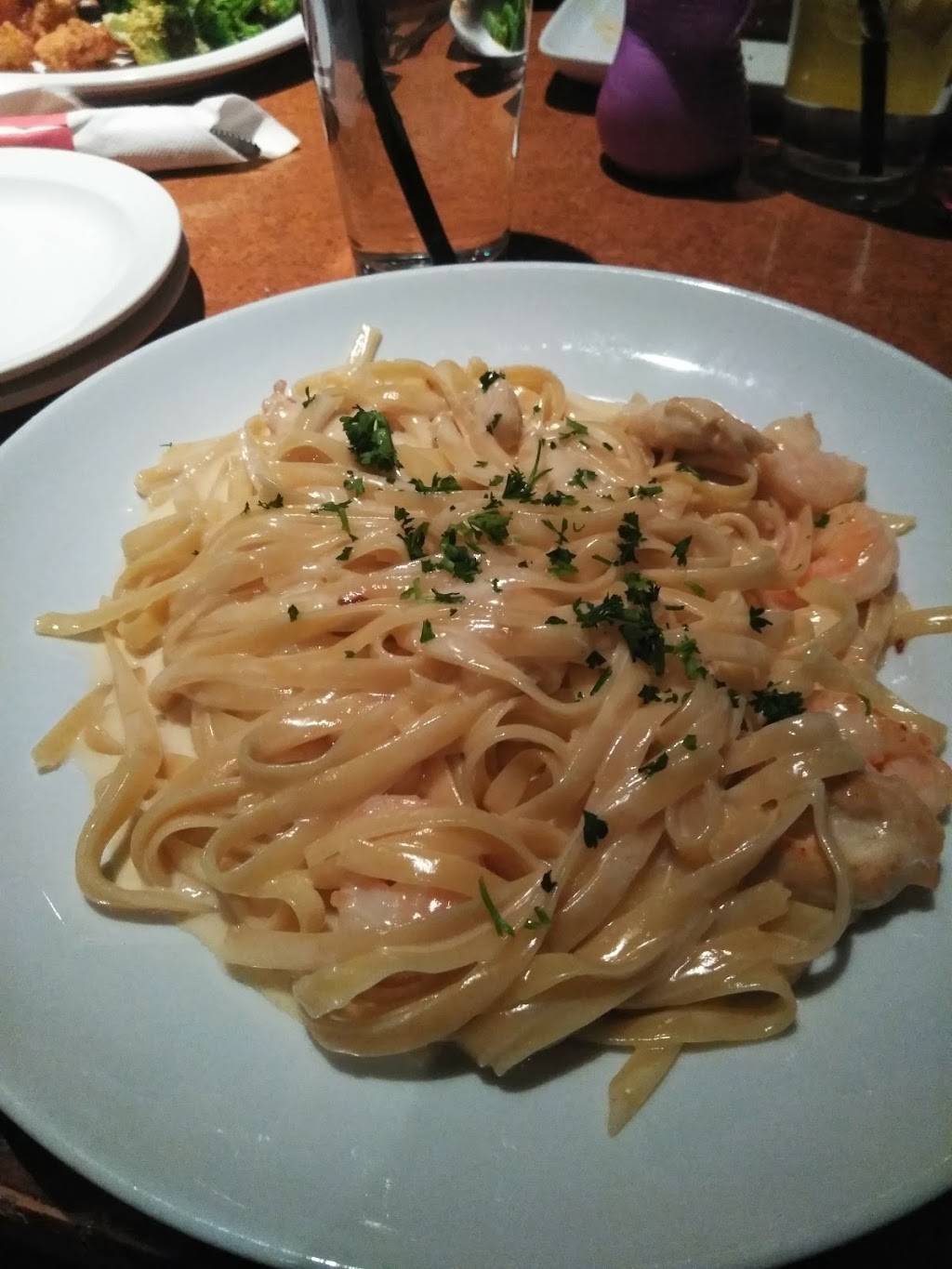 TGI Fridays | restaurant | 18400 Royalton Rd, Strongsville, OH 44136, USA | 4402381299 OR +1 440-238-1299