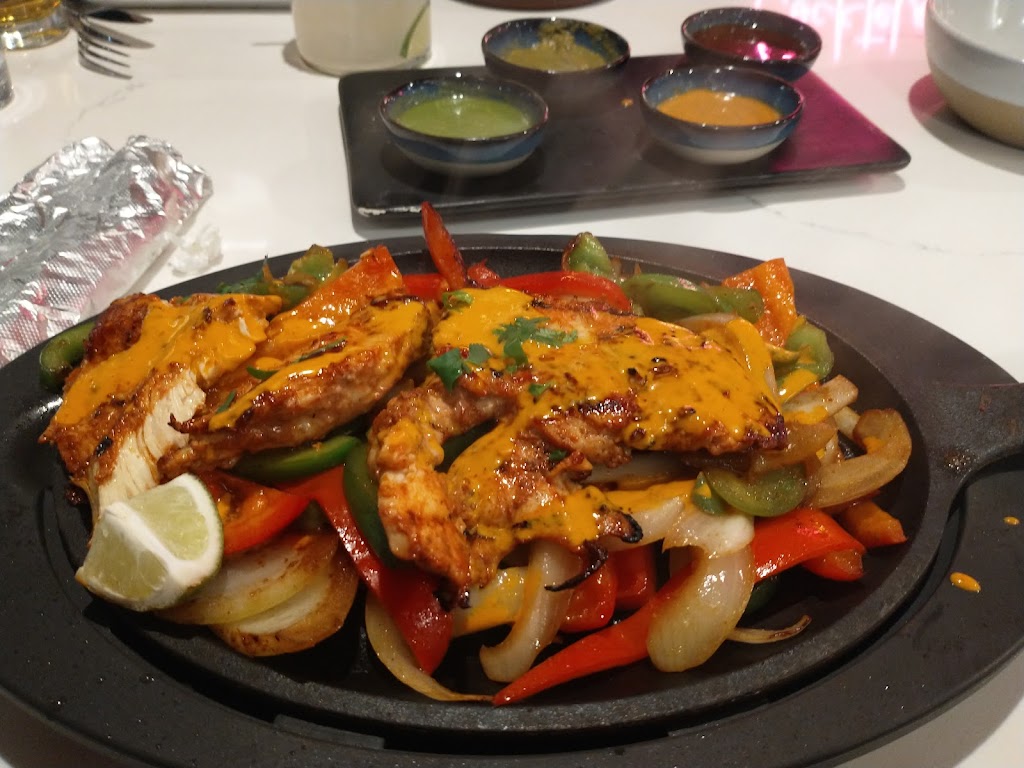 Mas Chingon - Shadowlake | restaurant | 7902 Towne Center Pkwy ste 121, Papillion, NE 68046, USA | 4025022224 OR +1 402-502-2224