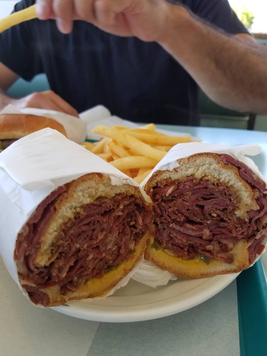 Omega Burgers | restaurant | 16310 Bellflower Blvd, Bellflower, CA 90706, USA | 5629201714 OR +1 562-920-1714