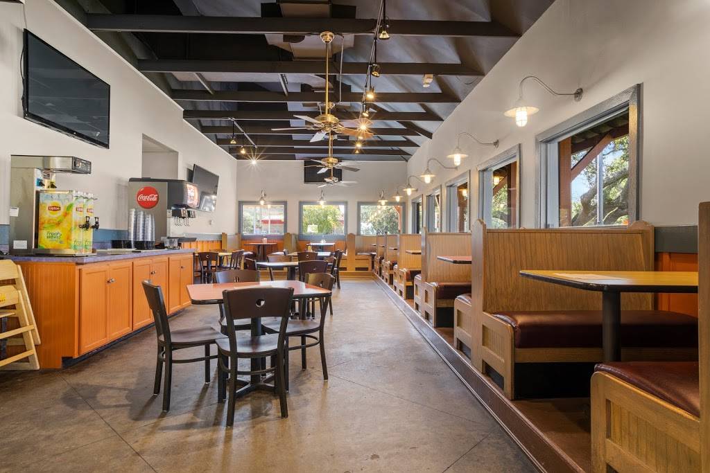 Tap & Crust | restaurant | 1108 Bienville Blvd, Ocean Springs, MS 39564, USA | 2288754888 OR +1 228-875-4888