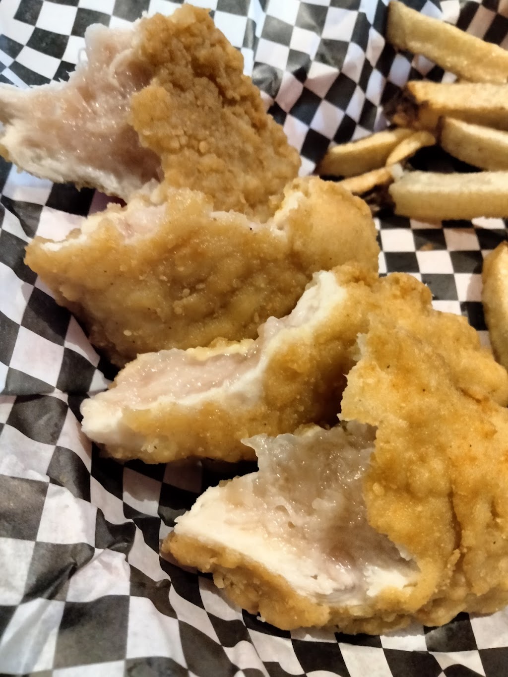 Chelseys Wings, Burgers, and Spirits | restaurant | 727 N Main St, Pueblo, CO 81003, USA | 7195454313 OR +1 719-545-4313