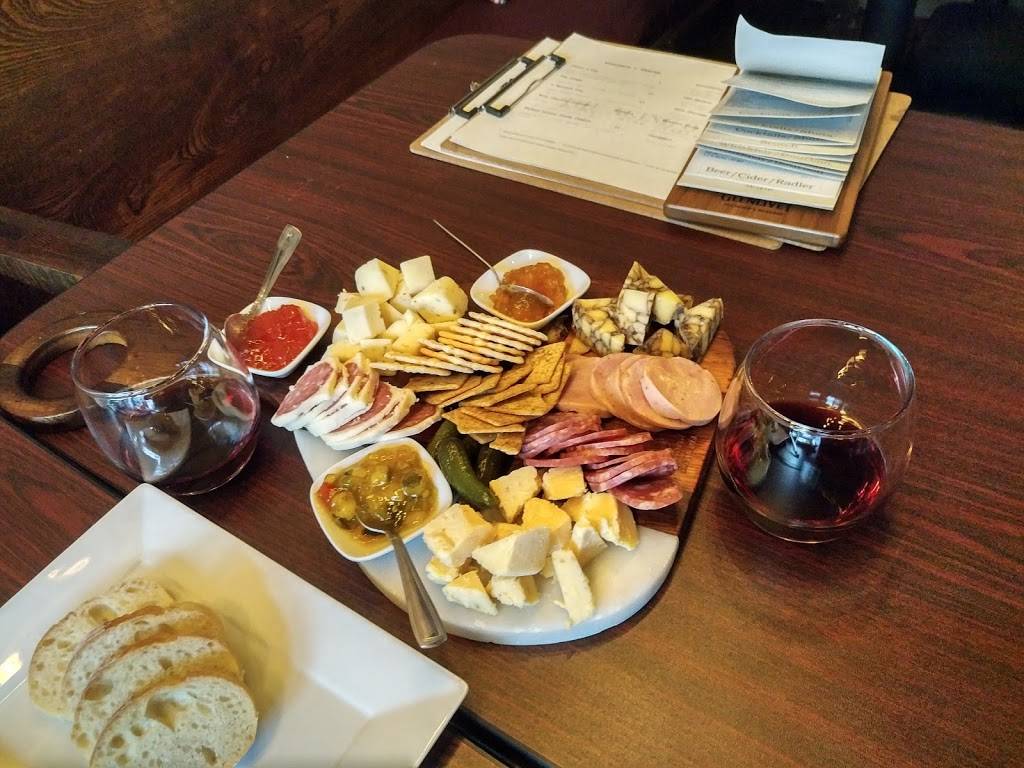 The Aging Oak | restaurant | 3 Queen St E, Cambridge, ON N3C 2A7, Canada | 5192607000 OR +1 519-260-7000