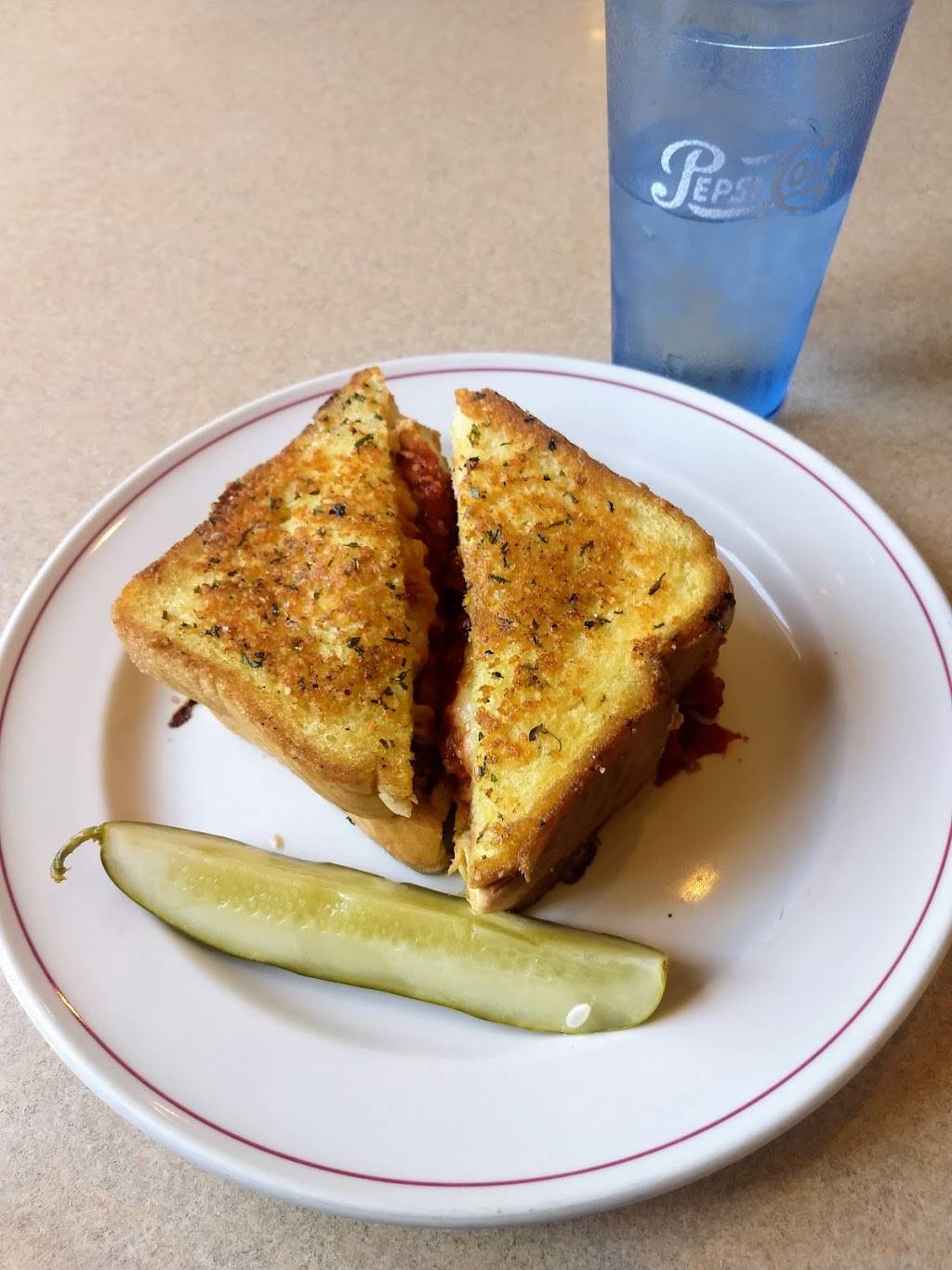 de Grand Family Restaurant | restaurant | 623 Depere Rd, Denmark, WI 54208, USA | 9208638148 OR +1 920-863-8148