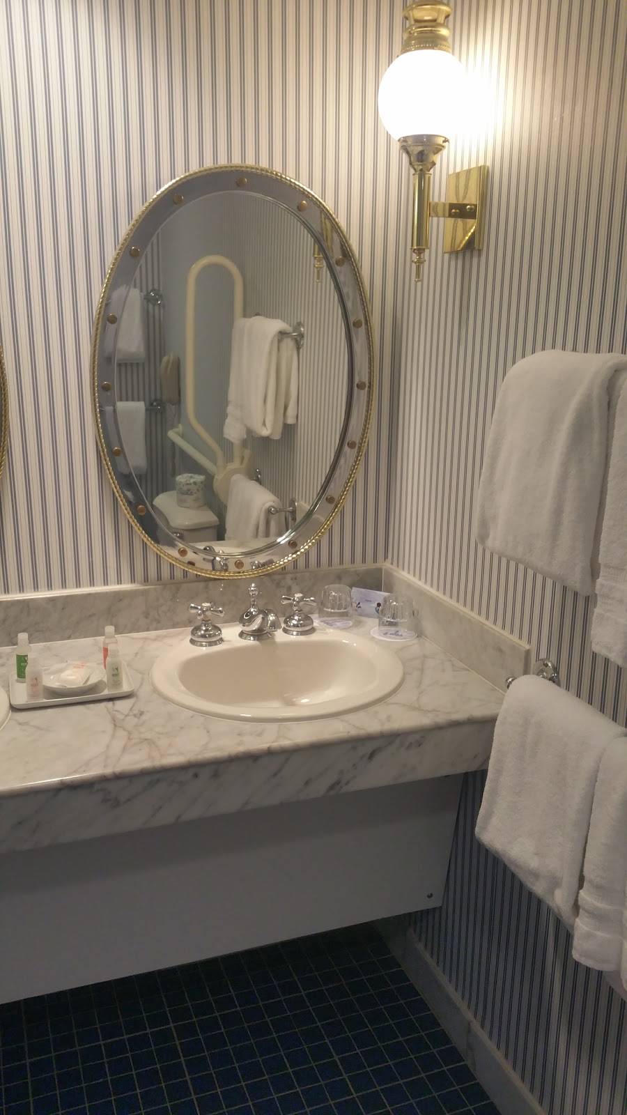 Disneys Yacht Club Resort | shopping mall | 1700 Epcot Resorts Blvd, Orlando, FL 32830, USA | 4079347000 OR +1 407-934-7000