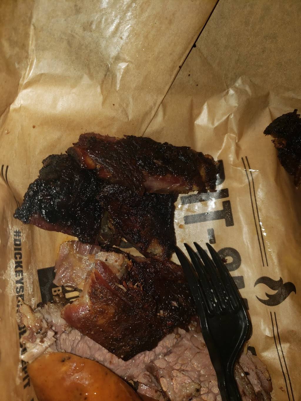 Dickeys Barbecue Pit | restaurant | 972 F Admiral Callaghan Ln, Vallejo, CA 94591, USA | 7075563255 OR +1 707-556-3255