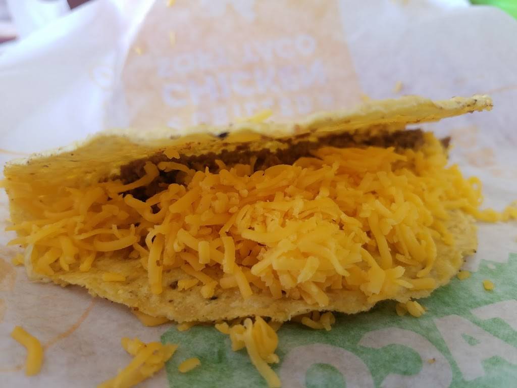 Del Taco | meal takeaway | 55 E Hallock Dr, Santa Paula, CA 93060, USA | 8055254444 OR +1 805-525-4444