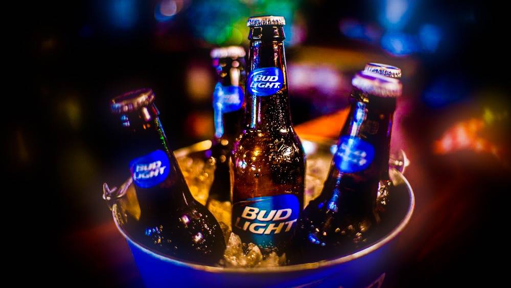 Latitude 78 Bar & Grille | restaurant | 35 NE Pine Island Rd, Cape Coral, FL 33909, USA | 2394581388 OR +1 239-458-1388