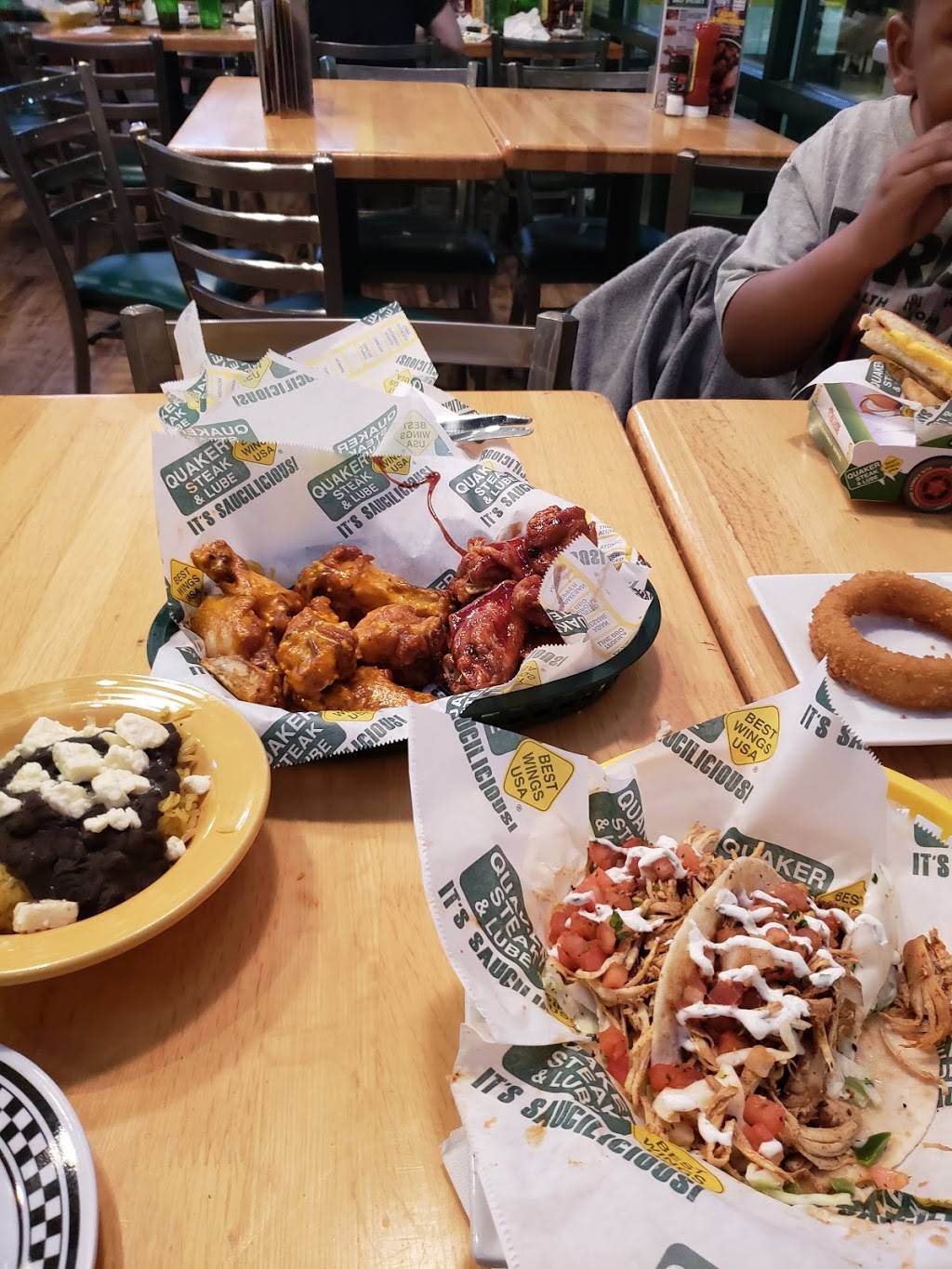 Quaker Steak & Lube | restaurant | 5935 Canal Rd, Valley View, OH 44125, USA | 2169869464 OR +1 216-986-9464