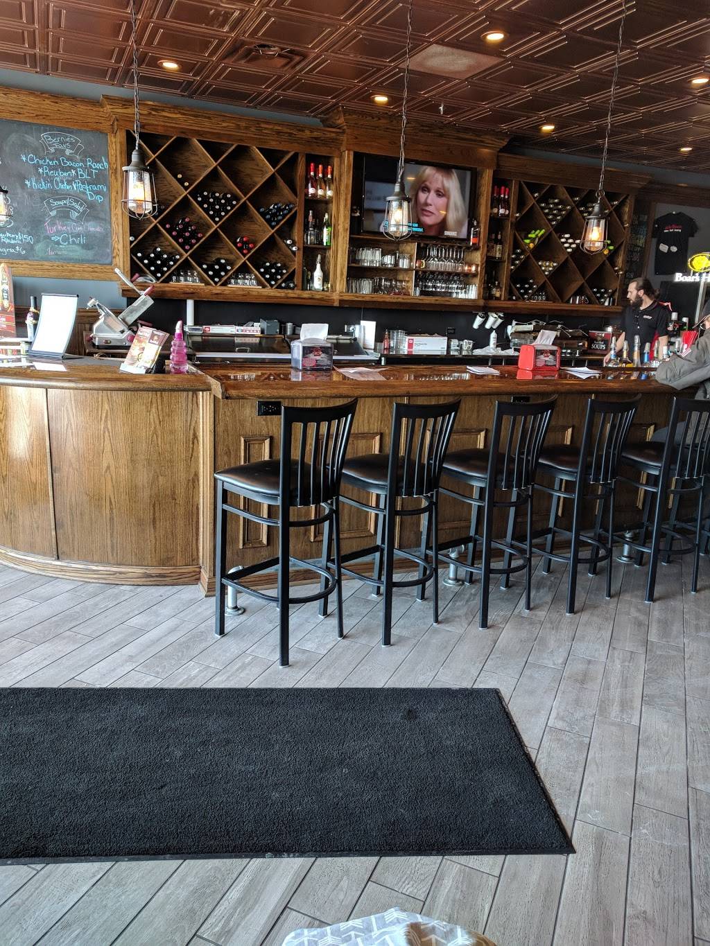 Lucky Bernies Huntley | restaurant | 9810 IL-47, Huntley, IL 60142, USA | 2248587323 OR +1 224-858-7323