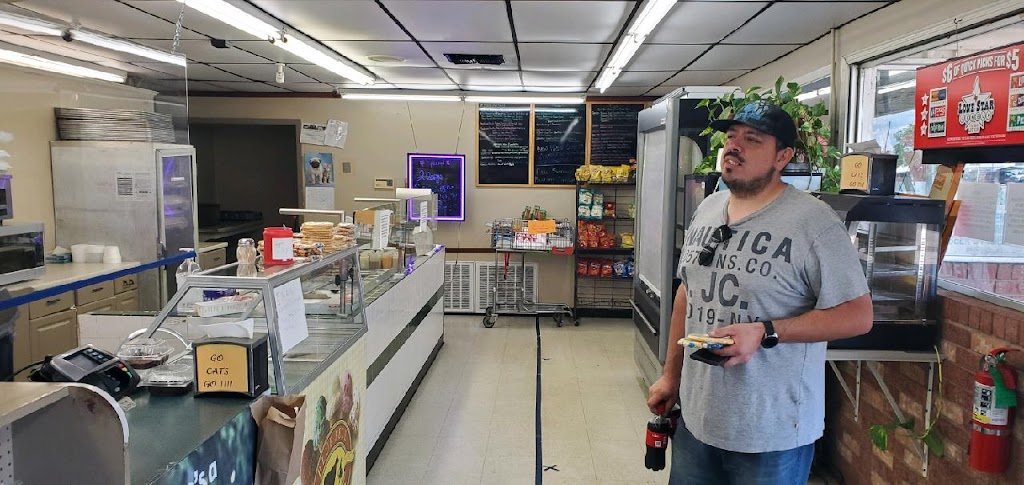 Luckys Cafe | restaurant | 513 S Center St, Archer City, TX 76351, USA | 9405744431 OR +1 940-574-4431