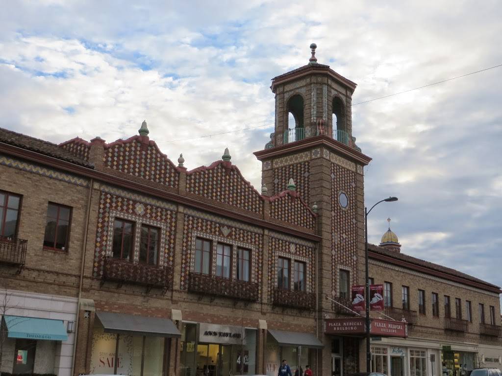 Starbucks | cafe | 302 Nichols Rd, Kansas City, MO 64112, USA | 8167534246 OR +1 816-753-4246