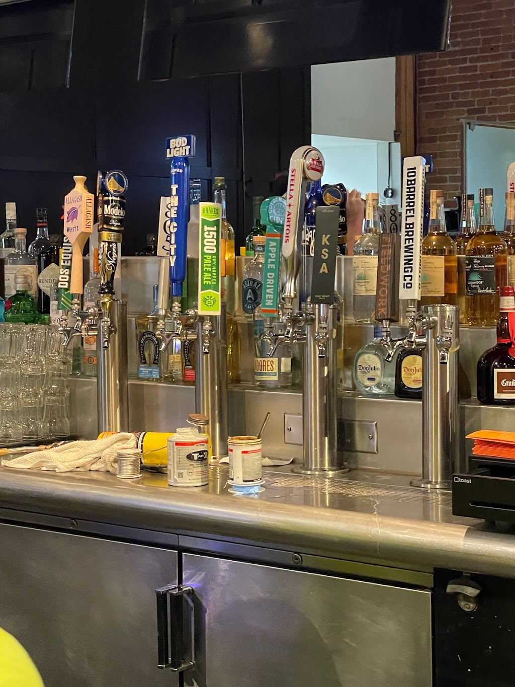 Underdogs Cantina | restaurant | 128 King St, San Francisco, CA 94107, USA | 4154166873 OR +1 415-416-6873